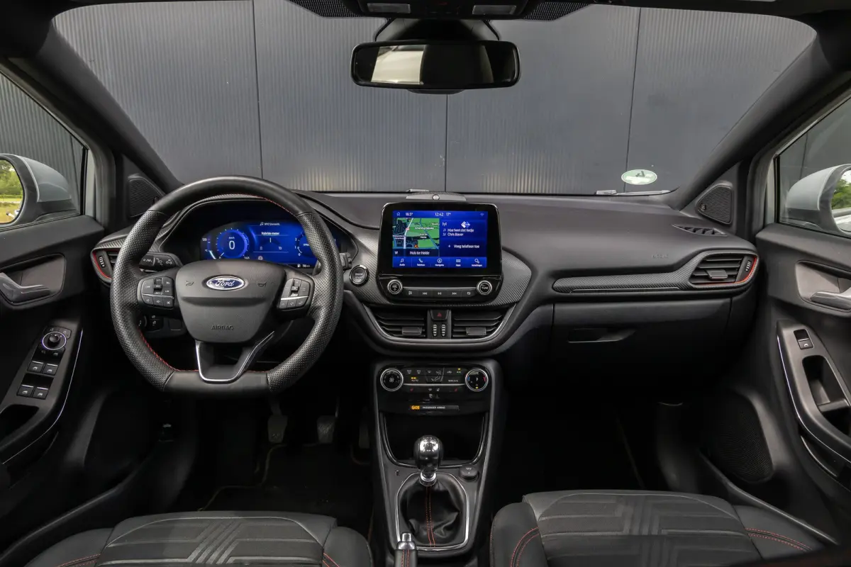 1.0 EcoBoost ST-Line X | Dealer o.h. | Panoramadak | Parkeer-camera | Winter-pack | B&O Audio | LED verlichting | 18''