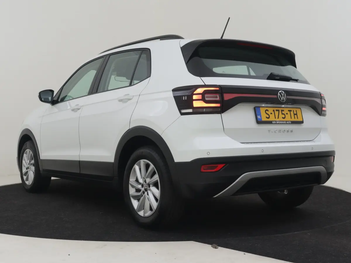 1.0 TSI Life 95Pk | Cruise control adaptief | Parkeersensoren | Apple carplay Android auto | DAB | LED | 16"LMV