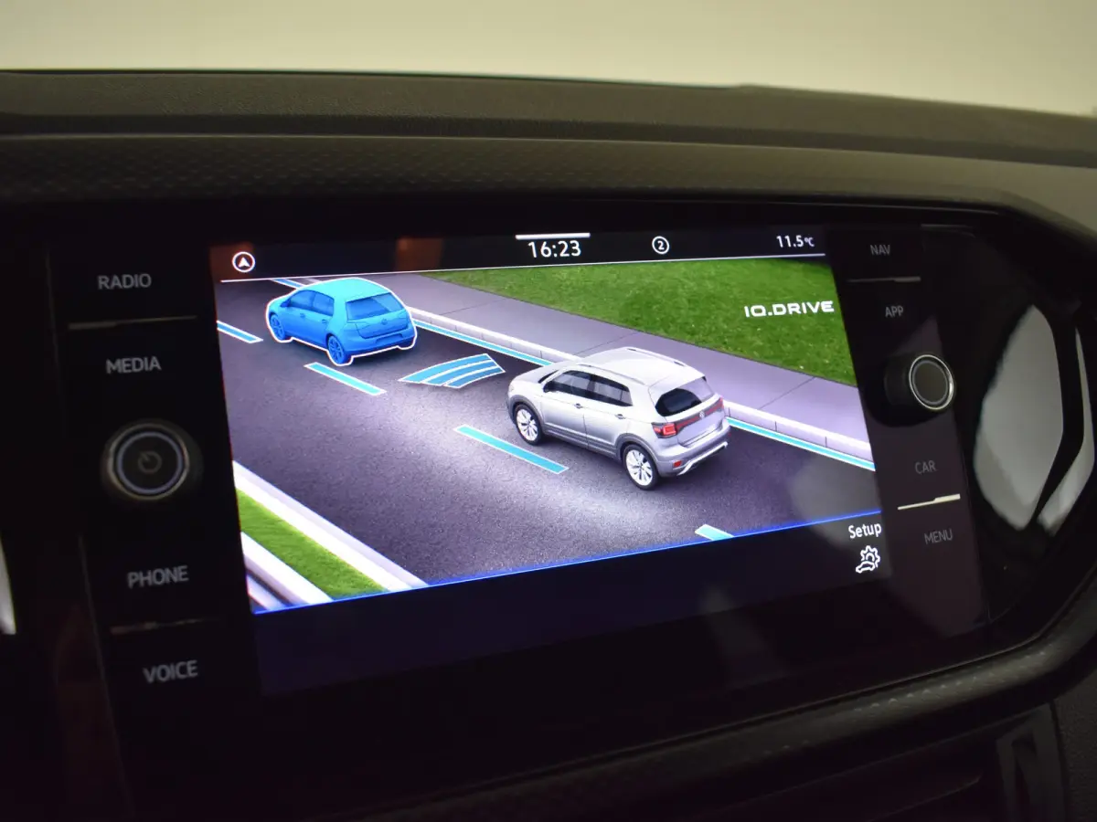 1.0 TSI Life 95Pk | Cruise control adaptief | Parkeersensoren | Apple carplay Android auto | DAB | LED | 16"LMV
