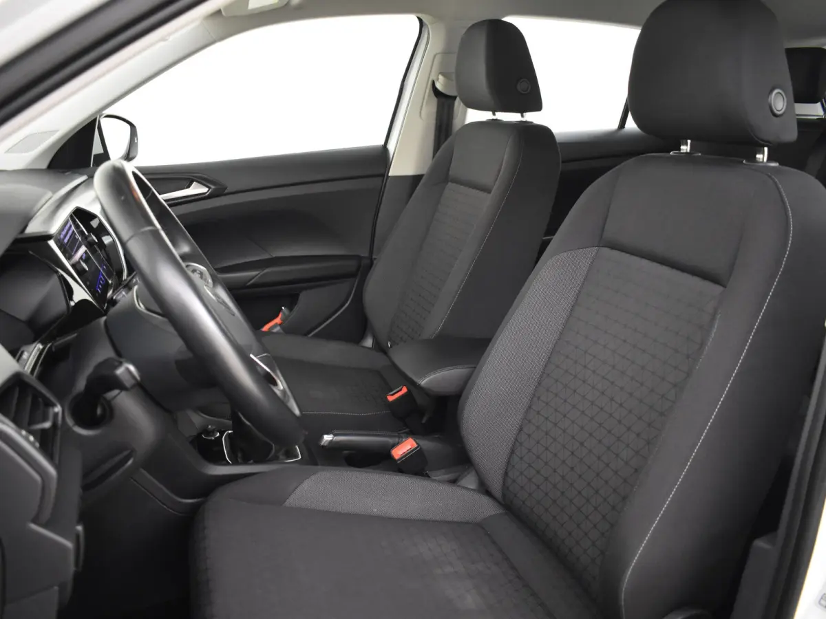 1.0 TSI Life 95Pk | Cruise control adaptief | Parkeersensoren | Apple carplay Android auto | DAB | LED | 16"LMV