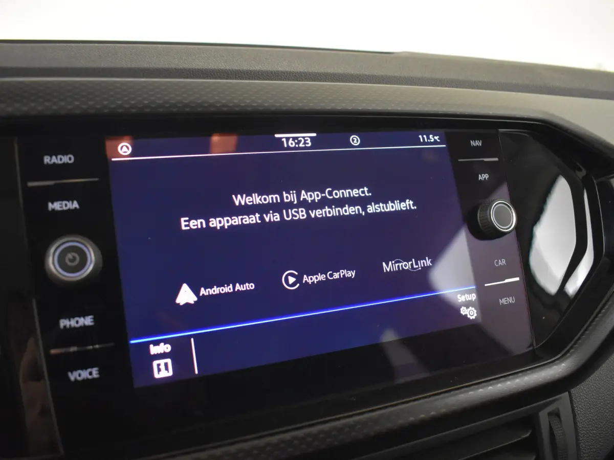 1.0 TSI Life 95Pk | Cruise control adaptief | Parkeersensoren | Apple carplay Android auto | DAB | LED | 16"LMV