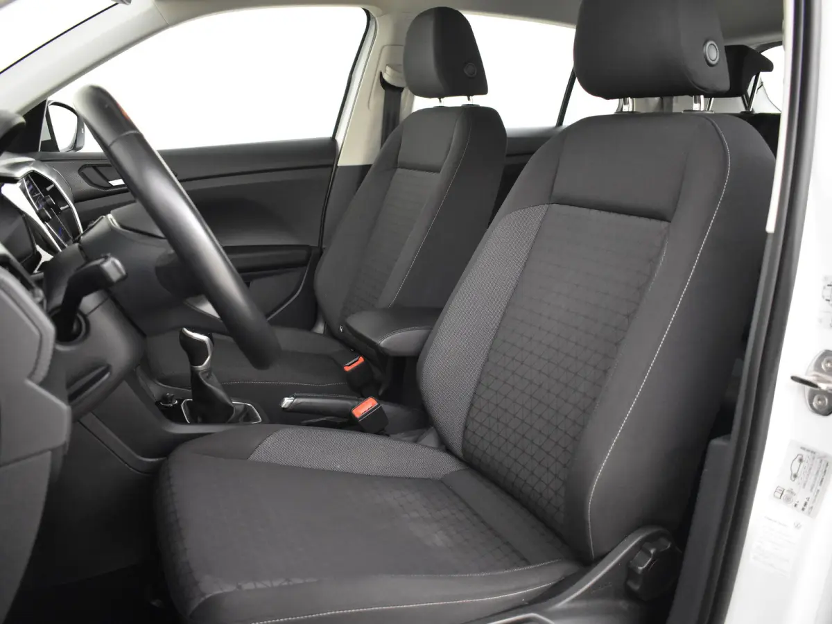 1.0 TSI Life 95Pk | Cruise control adaptief | Parkeersensoren | Apple carplay Android auto | DAB | LED | 16"LMV