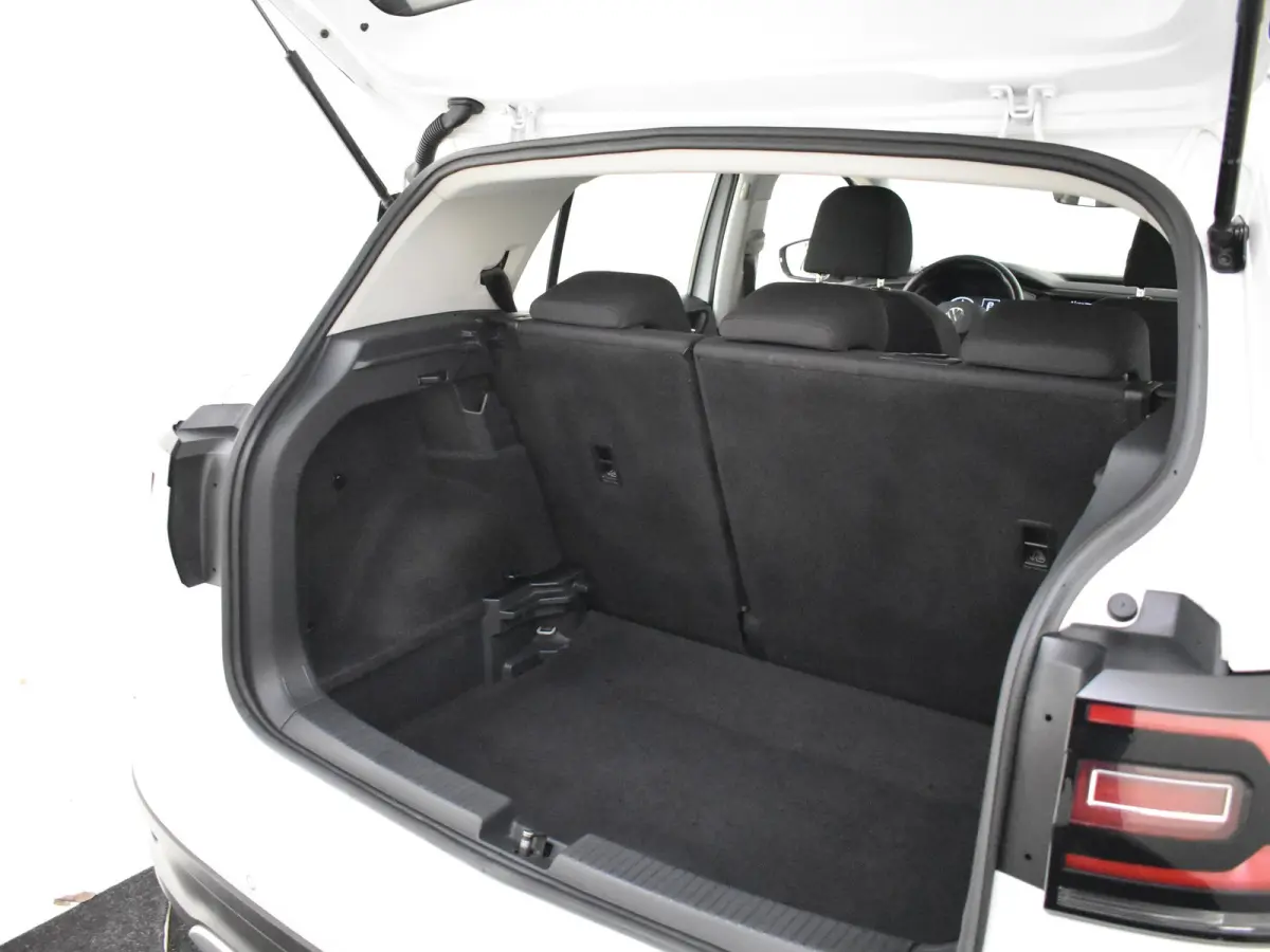 1.0 TSI Life 95Pk | Cruise control adaptief | Parkeersensoren | Apple carplay Android auto | DAB | LED | 16"LMV
