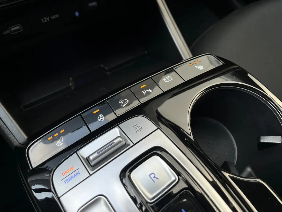 1.6 T-GDI 265pk PHEV Comfort Smart 4WD | Climate | Camera | Carplay | Keyless | Navigatie | Full - Led | Elek. Klep | Winterpakket | 19" Lichtmetaal | Krell Audio | Digitale Cockpit | Parkee