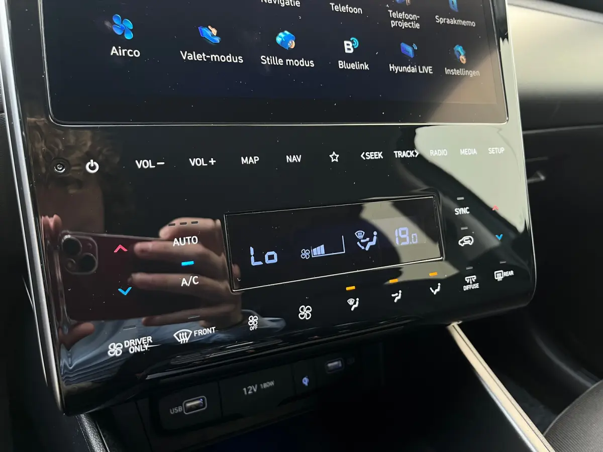 1.6 T-GDI 265pk PHEV Comfort Smart 4WD | Climate | Camera | Carplay | Keyless | Navigatie | Full - Led | Elek. Klep | Winterpakket | 19" Lichtmetaal | Krell Audio | Digitale Cockpit | Parkee
