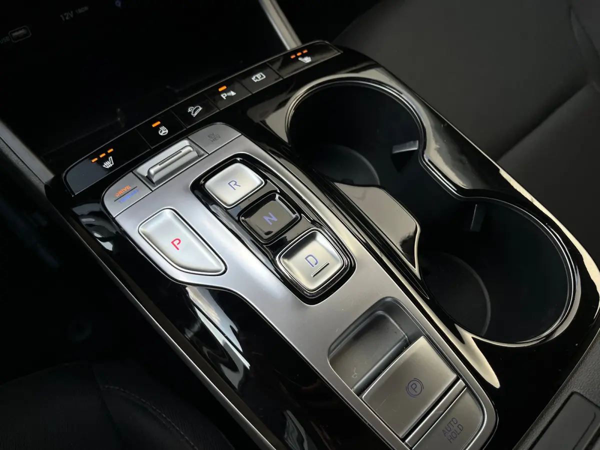 1.6 T-GDI 265pk PHEV Comfort Smart 4WD | Climate | Camera | Carplay | Keyless | Navigatie | Full - Led | Elek. Klep | Winterpakket | 19" Lichtmetaal | Krell Audio | Digitale Cockpit | Parkee