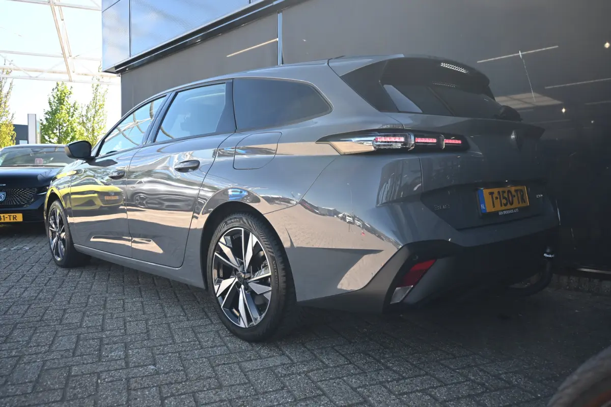 1.6 Plug-in Hybrid 180 Active Pack Business | Trekhaak | Draadloos Apple Carplay & Android Auto | Cruise Control | Parkeersensoren | !!