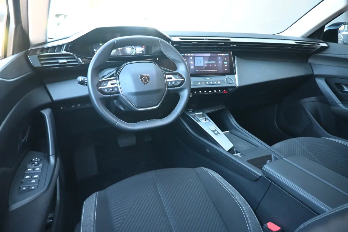 1.6 Plug-in Hybrid 180 Active Pack Business | Trekhaak | Draadloos Apple Carplay & Android Auto | Cruise Control | Parkeersensoren | !!