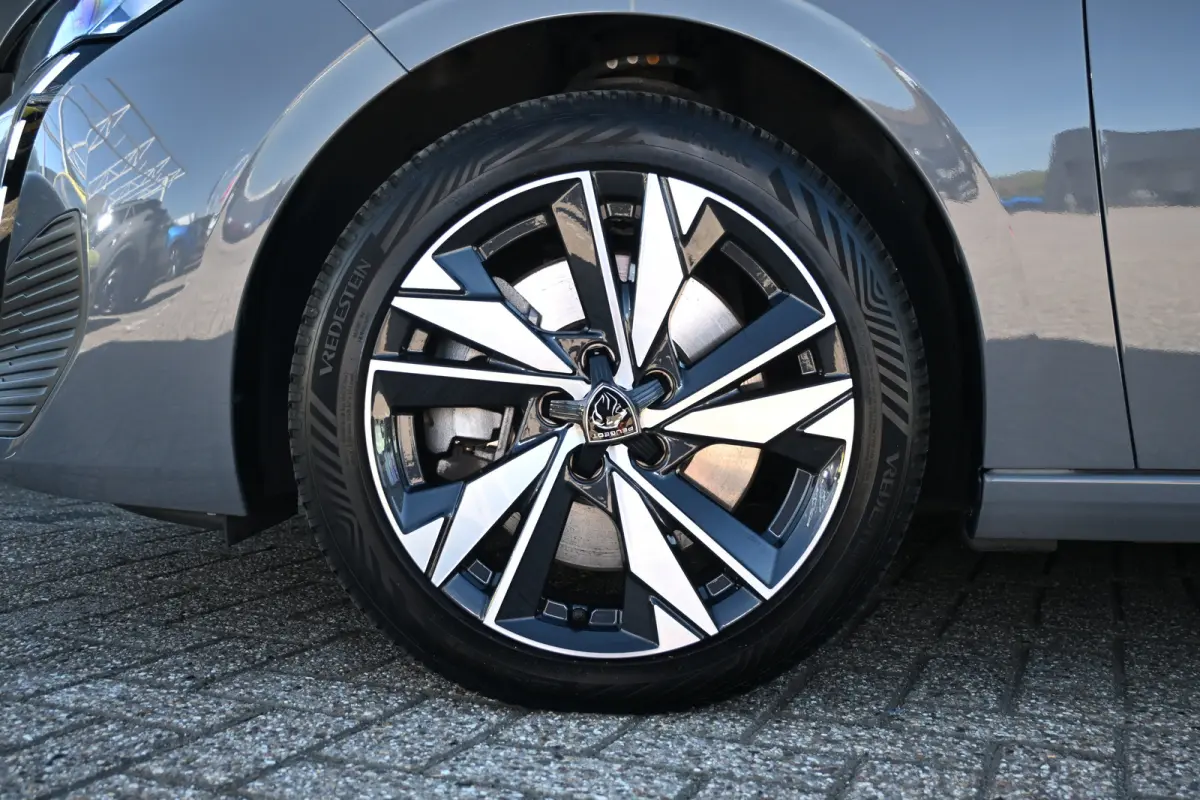 1.6 Plug-in Hybrid 180 Active Pack Business | Trekhaak | Draadloos Apple Carplay & Android Auto | Cruise Control | Parkeersensoren | !!