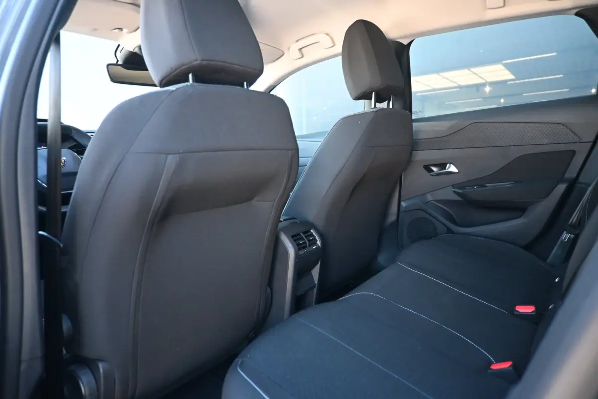 1.6 Plug-in Hybrid 180 Active Pack Business | Trekhaak | Draadloos Apple Carplay & Android Auto | Cruise Control | Parkeersensoren | !!