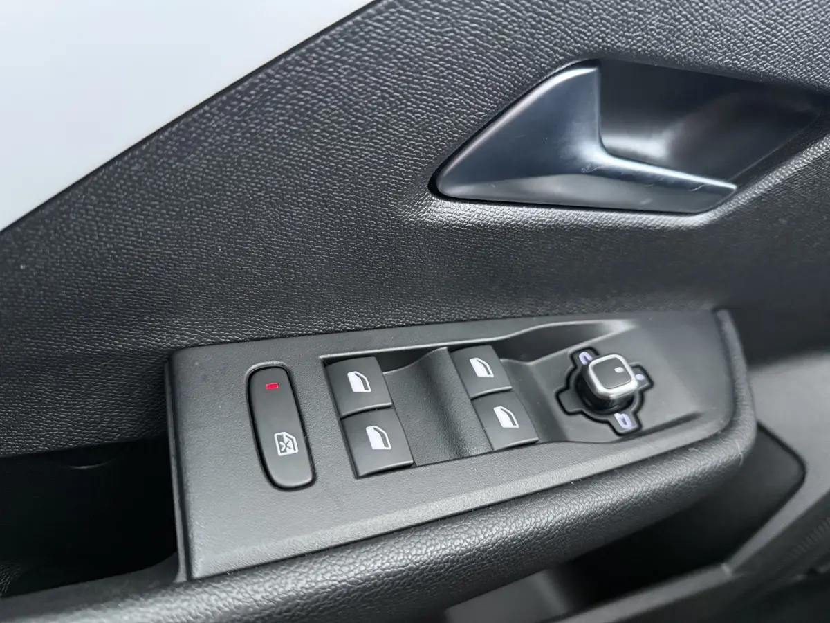 1.6 Turbo Plug-in Hybrid 180pk | 98% SOH | Apple Carplay/ Android Auto | | Adaptieve Cruise Control | Adaptive cruise control | Airco (automatisch)