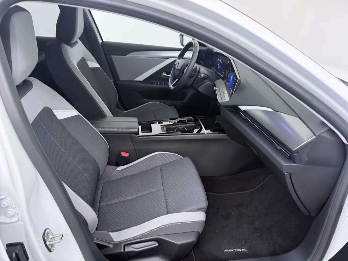 1.6 Turbo Plug-in Hybrid 180pk | 98% SOH | Apple Carplay/ Android Auto | | Adaptieve Cruise Control | Adaptive cruise control | Airco (automatisch)