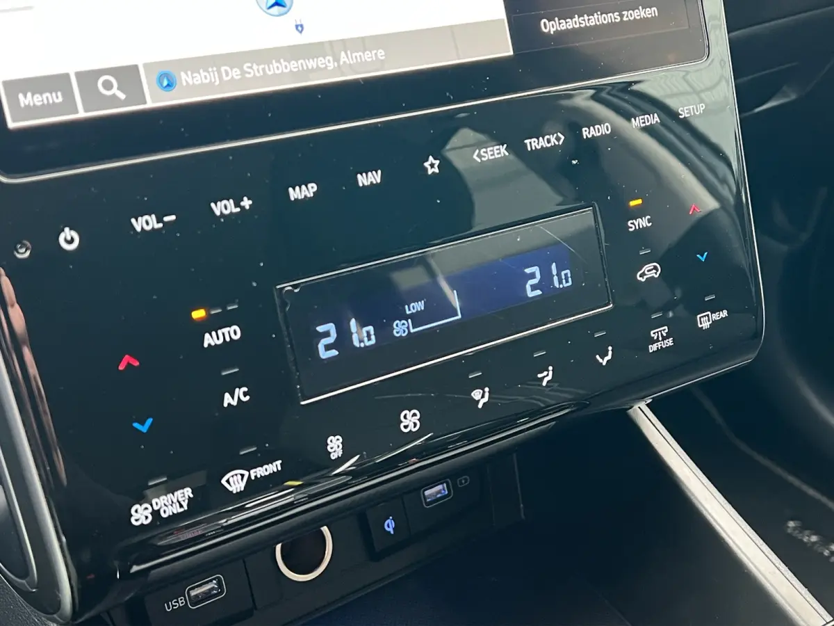1.6 T-GDI 265pk PHEV Comfort Smart 4WD | Climate | Camera | Carplay | Keyless | Navigatie | Full - Led | Elek. Klep | Winterpakket | 19" Lichtmetaal | Krell Audio | Digitale Cockpit | Parkee