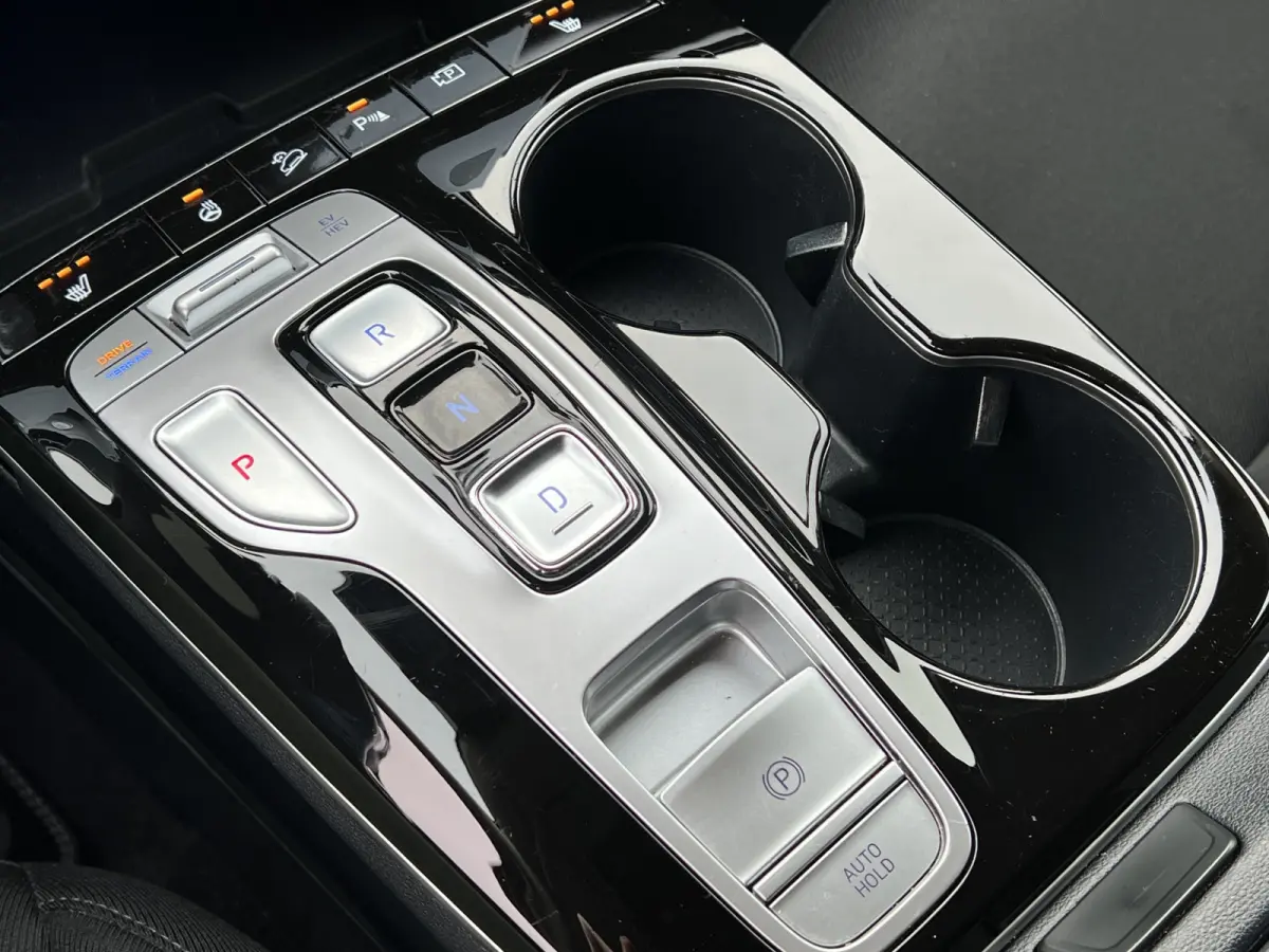 1.6 T-GDI 265pk PHEV Comfort Smart 4WD | Climate | Camera | Carplay | Keyless | Navigatie | Full - Led | Elek. Klep | Winterpakket | 19" Lichtmetaal | Krell Audio | Digitale Cockpit | Parkee
