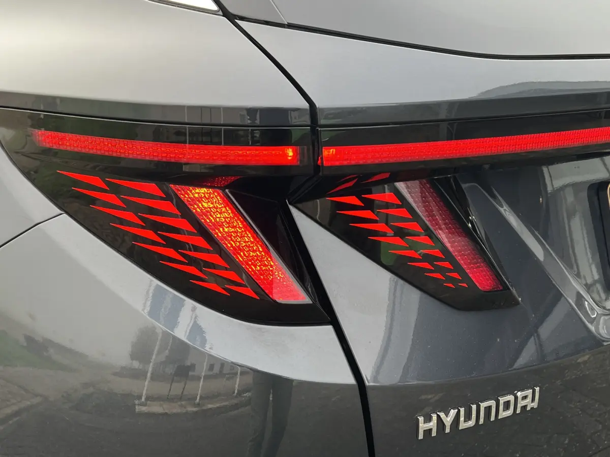 1.6 T-GDI 265pk PHEV Comfort Smart 4WD | Climate | Camera | Carplay | Keyless | Navigatie | Full - Led | Elek. Klep | Winterpakket | 19" Lichtmetaal | Krell Audio | Digitale Cockpit | Parkee