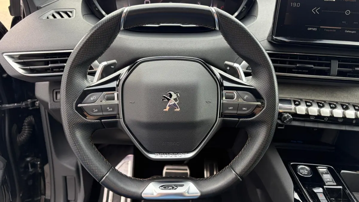 1.2 TURBO 130PK 7-ZITS GT PACK AUTOMAAT / NAVI / CLIMA / PDC / 18" LMV / CAMERA / KEYLESS / PANO. DAK / FULL-LED / ADAPT. CRUISECONTROL !!
