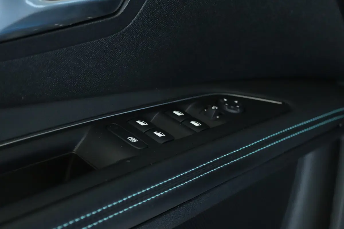 1.6 HYbrid 225 Blue Lease Allure | Adapt. Cruise | Trekhaak | Camera | Navi | Keyless | Dodehoekbewaking | Carplay | Navi |