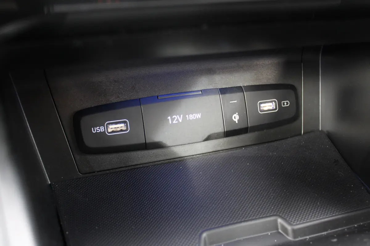 1.6 T-GDI PHEV Comfort Smart 4WD | DAB ontvanger | Achteruitrijcamera | Adaptive cruise control | Lane Assist | Stoel verwarming | | Achterbank in delen neerklapbaar | Achteruitrijcamera | A