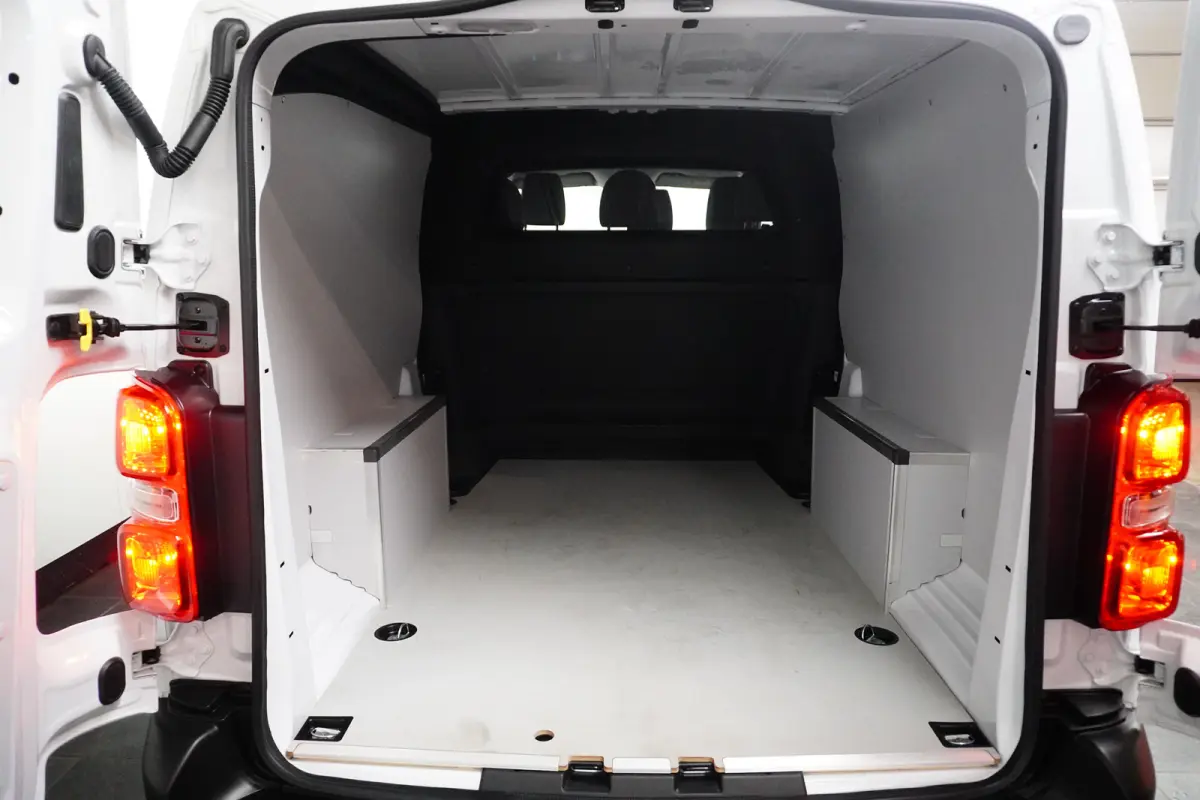 L3 Dubbel Cabine Basis | Achteruitrijcamera | Apple Carplay/Android Auto|telefoonintegratie premium | Cruise control