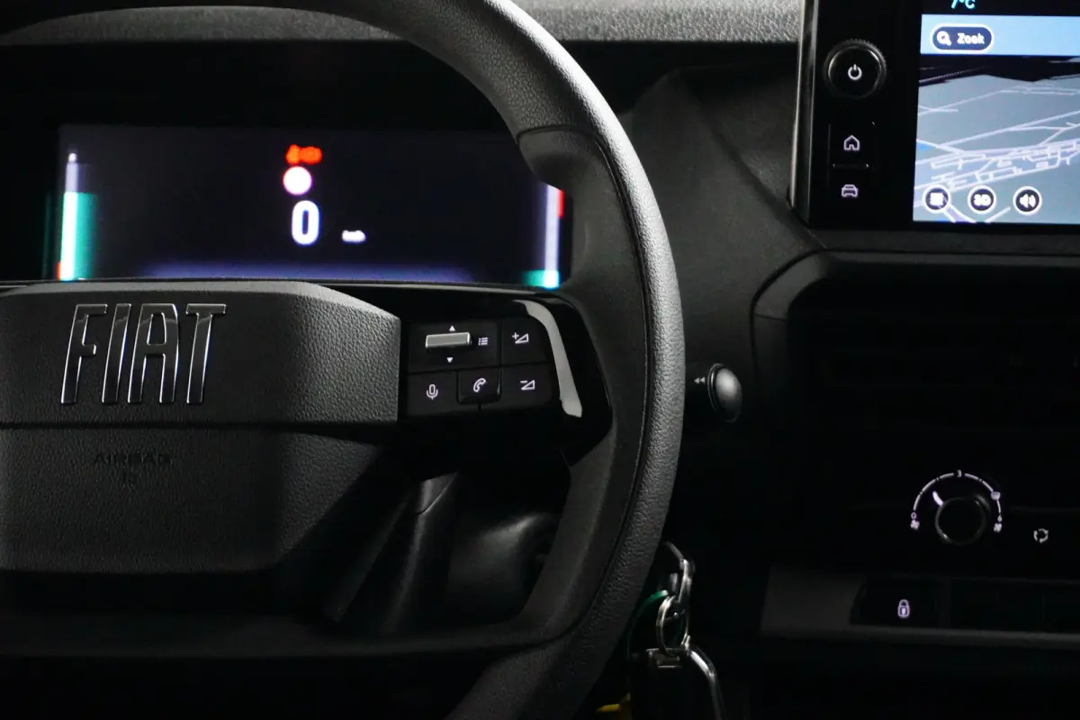 L3 Dubbel Cabine Basis | Achteruitrijcamera | Apple Carplay/Android Auto|telefoonintegratie premium | Cruise control