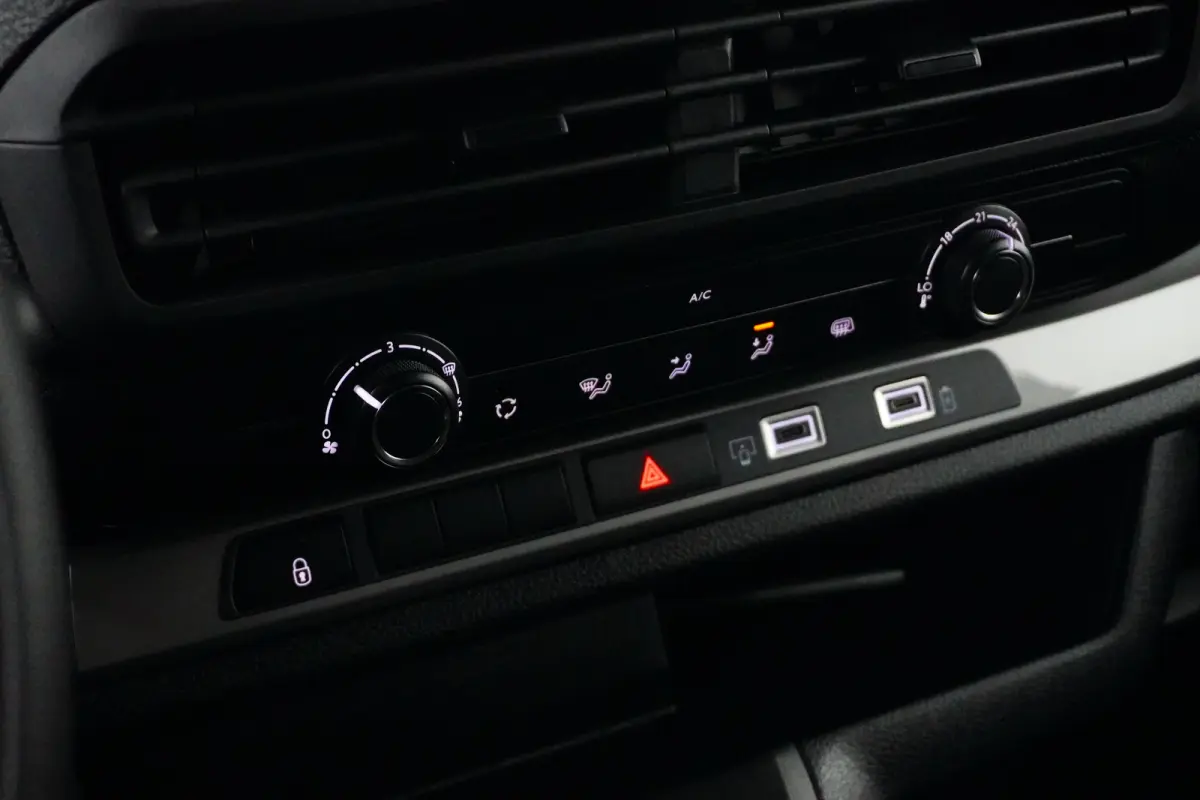 L3 Dubbel Cabine Basis | Achteruitrijcamera | Apple Carplay/Android Auto|telefoonintegratie premium | Cruise control