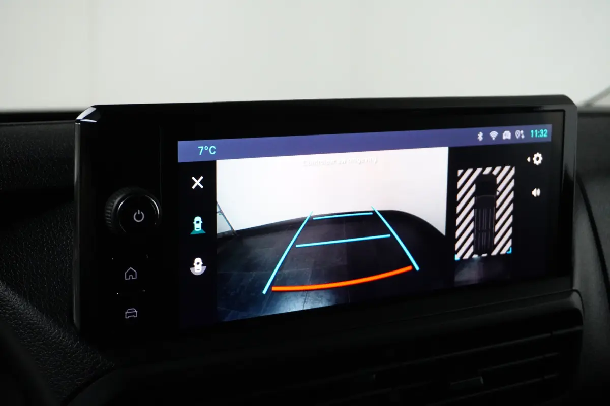 L3 Dubbel Cabine Basis | Achteruitrijcamera | Apple Carplay/Android Auto|telefoonintegratie premium | Cruise control