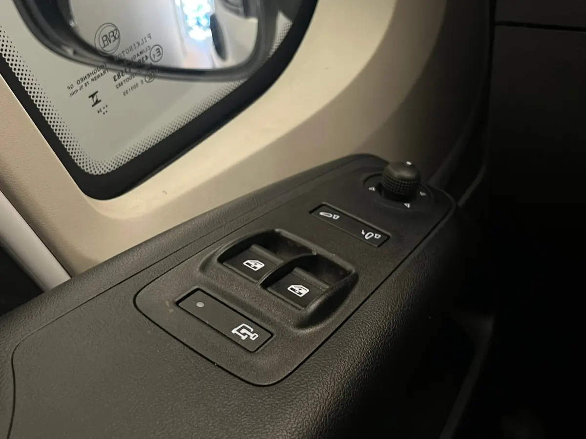 2.2D 140 S&S L3H2 3.5t Camera | Ingerichte Laadruimte | Cruise | Airco | 3 Zits! | DAB | Dodehoek Detectie | Achteruitrijcamera | Airco | Buitenspiegels verwarmbaar