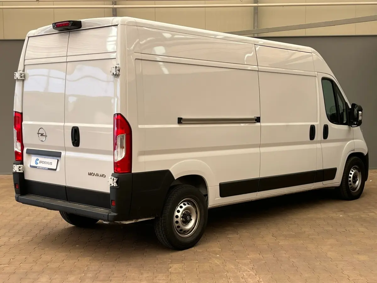 2.2D 140 S&S L3H2 3.5t Camera | Ingerichte Laadruimte | Cruise | Airco | 3 Zits! | DAB | Dodehoek Detectie | Achteruitrijcamera | Airco | Buitenspiegels verwarmbaar