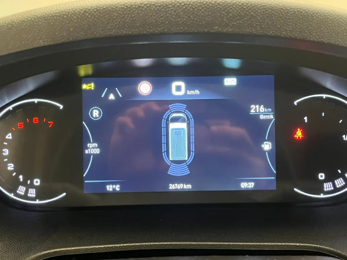 2.2D 140 S&S L3H2 3.5t Camera | Ingerichte Laadruimte | Cruise | Airco | 3 Zits! | DAB | Dodehoek Detectie | Achteruitrijcamera | Airco | Buitenspiegels verwarmbaar