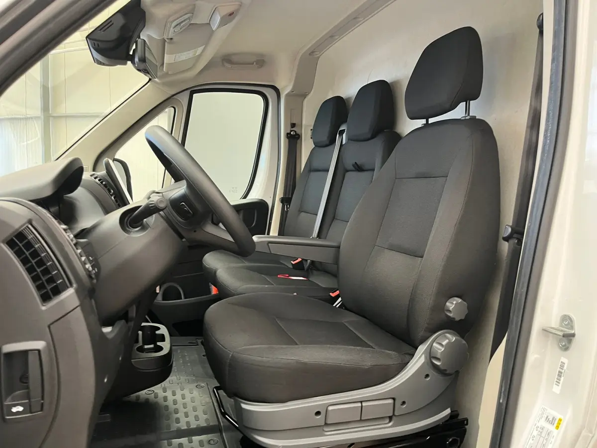 2.2D 140 S&S L3H2 3.5t Camera | Ingerichte Laadruimte | Cruise | Airco | 3 Zits! | DAB | Dodehoek Detectie | Achteruitrijcamera | Airco | Buitenspiegels verwarmbaar
