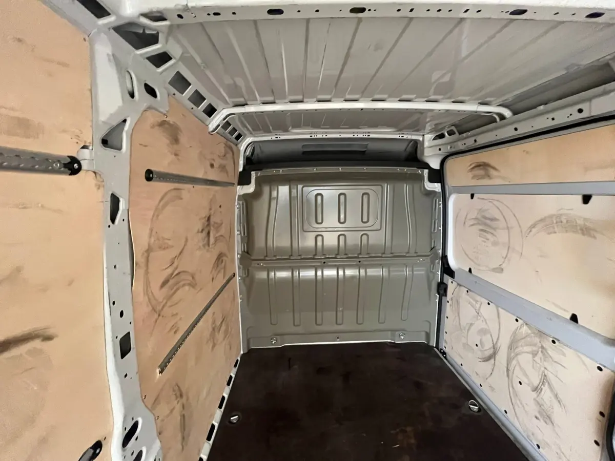 2.2D 140 S&S L3H2 3.5t Camera | Ingerichte Laadruimte | Cruise | Airco | 3 Zits! | DAB | Dodehoek Detectie | Achteruitrijcamera | Airco | Buitenspiegels verwarmbaar