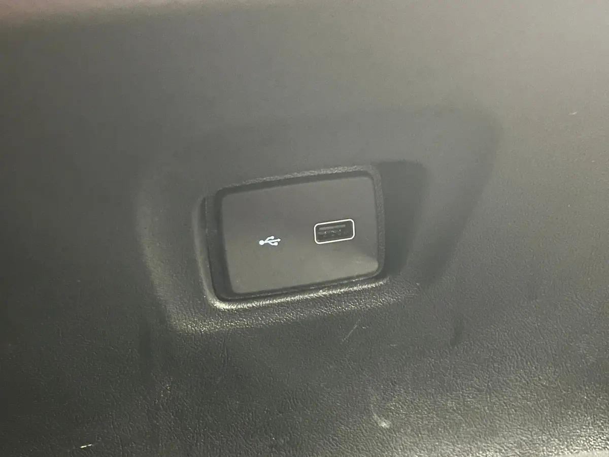 2.2D 140 S&S L3H2 3.5t Camera | Ingerichte Laadruimte | Cruise | Airco | 3 Zits! | DAB | Dodehoek Detectie | Achteruitrijcamera | Airco | Buitenspiegels verwarmbaar