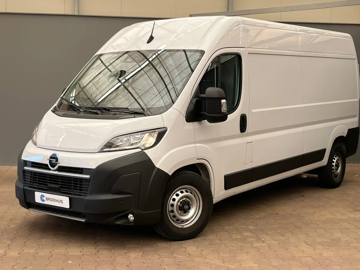 2.2D 140 S&S L3H2 3.5t Camera | Ingerichte Laadruimte | Cruise | Airco | 3 Zits! | DAB | Dodehoek Detectie | Achteruitrijcamera | Airco | Buitenspiegels verwarmbaar