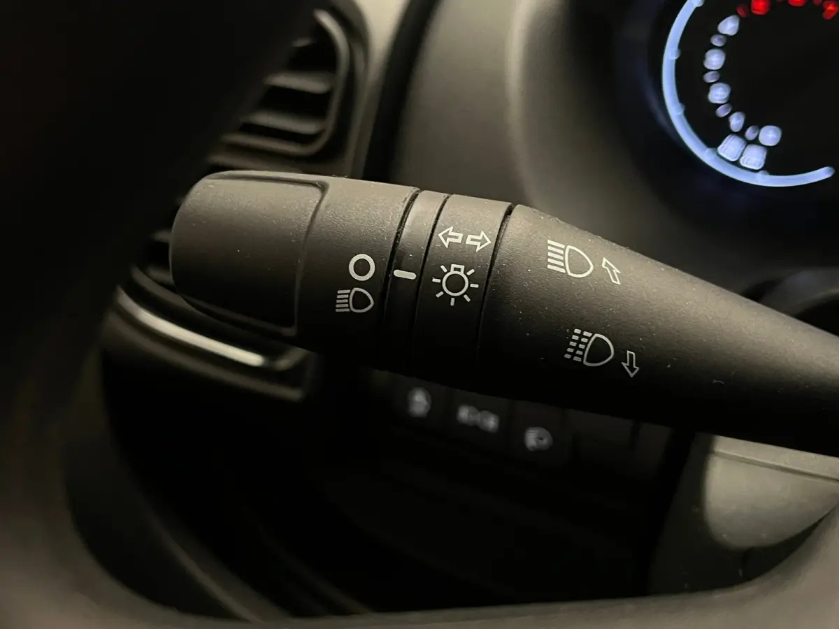 2.2D 140 S&S L3H2 3.5t Camera | Ingerichte Laadruimte | Cruise | Airco | 3 Zits! | DAB | Dodehoek Detectie | Achteruitrijcamera | Airco | Buitenspiegels verwarmbaar
