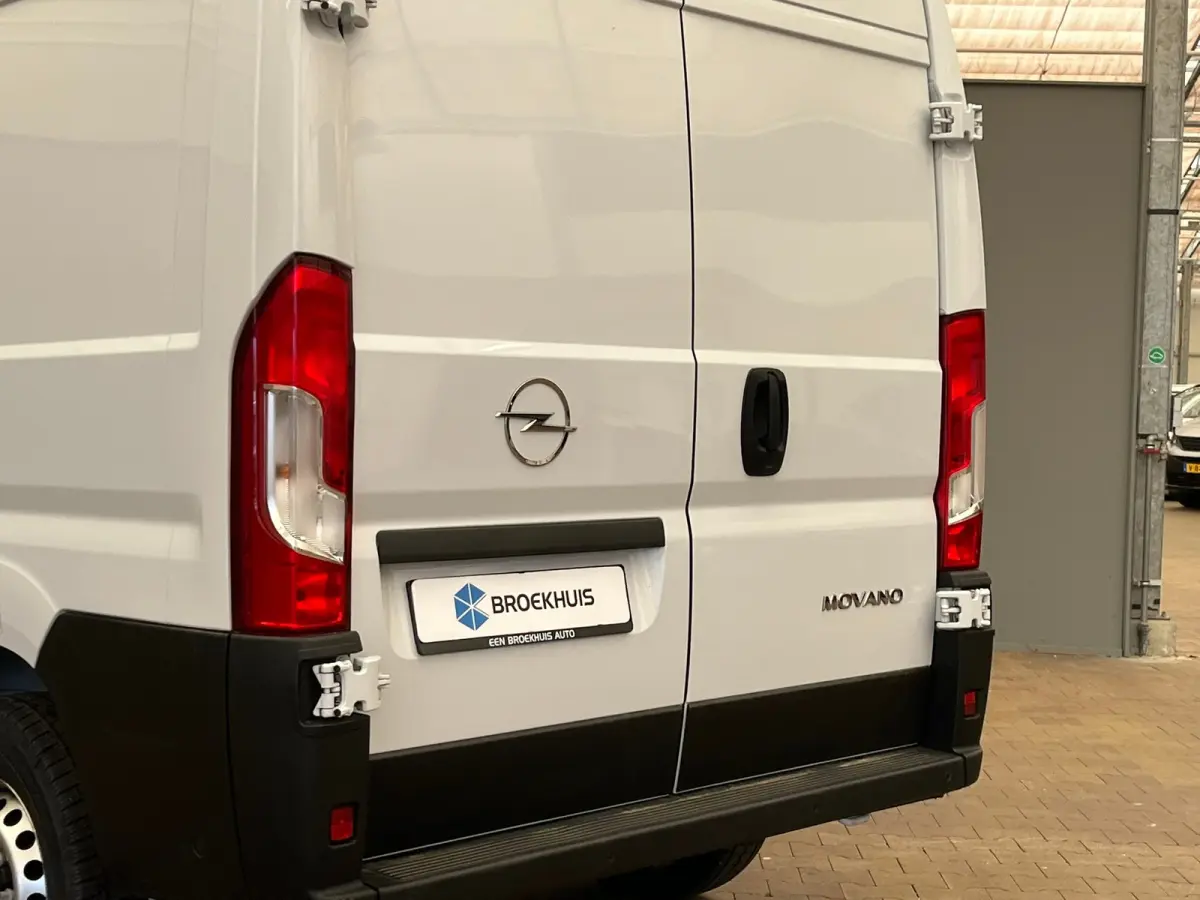 2.2D 140 S&S L3H2 3.5t Camera | Ingerichte Laadruimte | Cruise | Airco | 3 Zits! | DAB | Dodehoek Detectie | Achteruitrijcamera | Airco | Buitenspiegels verwarmbaar