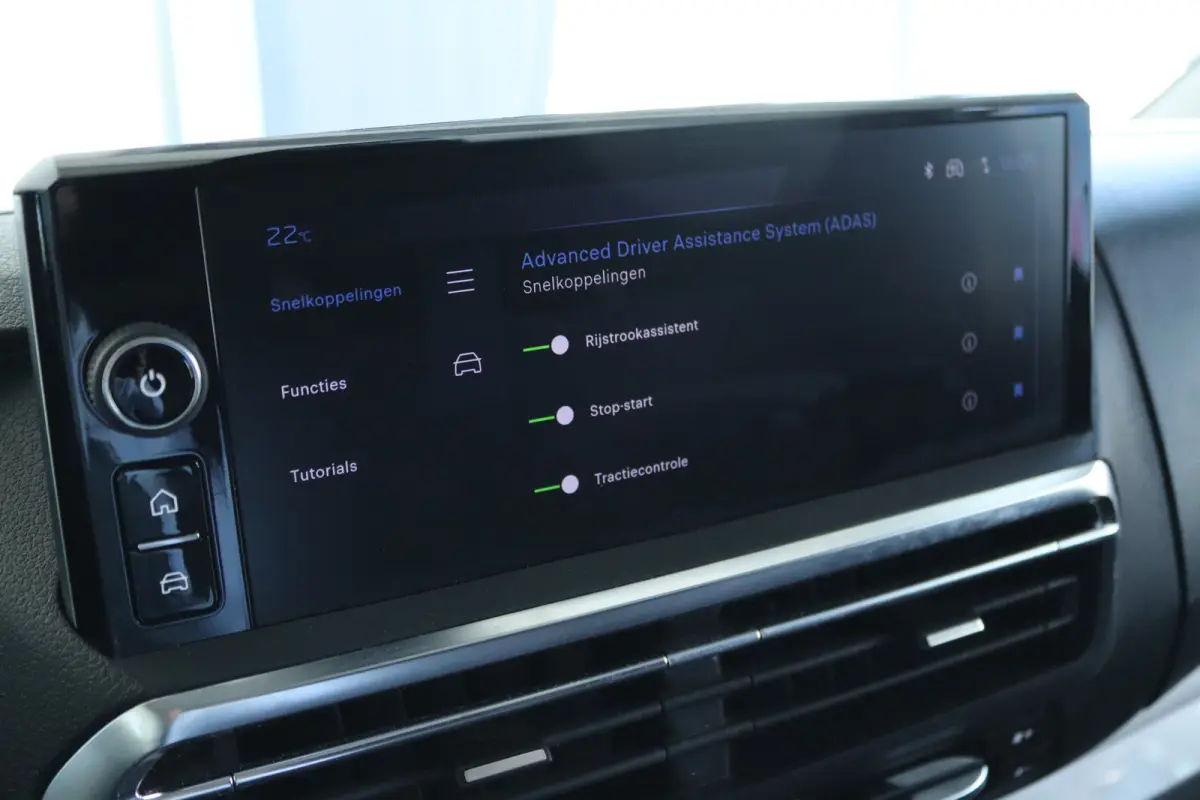 2.0 BlueHDi 145 S&S L3 | Cruise Control | Betimmering | Stuurverwarming | Keyless | Navi | Camera | Carplay | Climate |