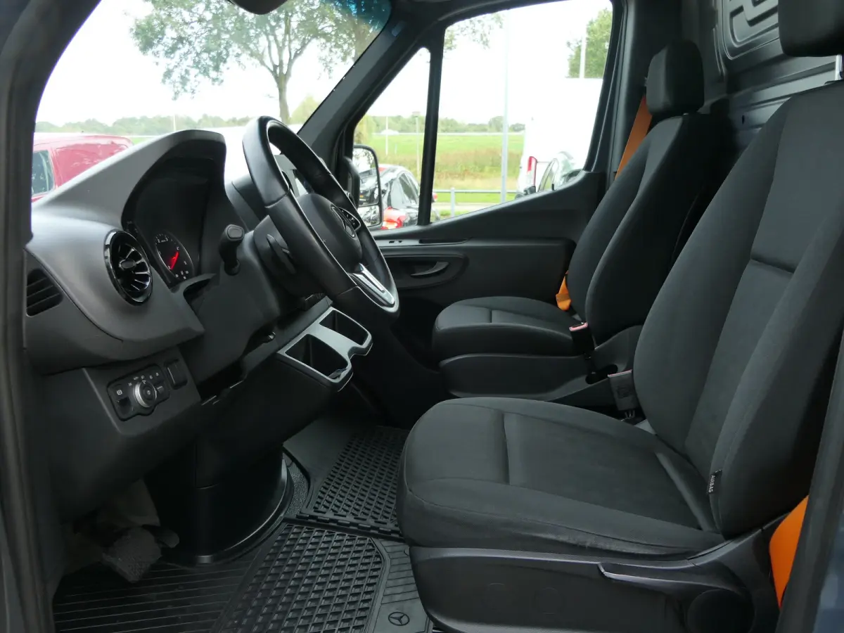315 1.9 CDI L2H2 FWD | Navigatie | Adaptive Cruise | Dodehoek Detectie | Climate Control | 360 Camera |