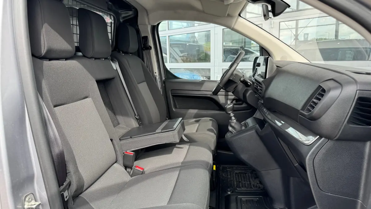 PROACE Worker 2.0 D-4D 140PK L2 Challenger | Navi | Cruise Controle | Camera | Stoel en stuurverw | Apple Carplay