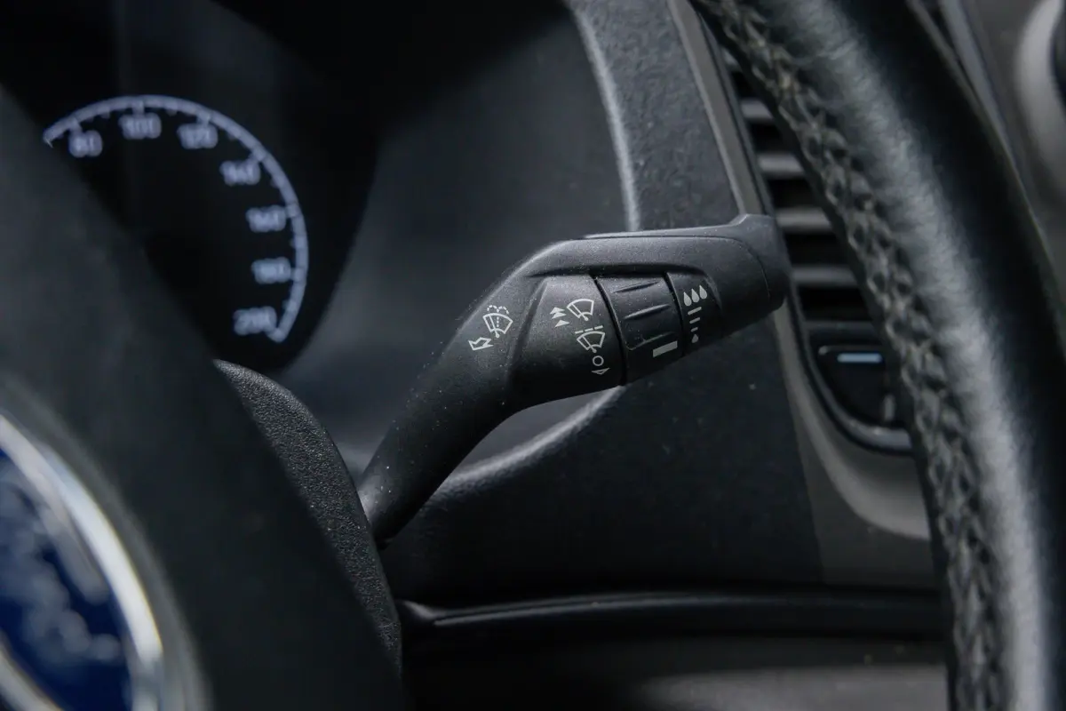 300 2.0 TDCI L2H1 Limited DC | Automaat | 6 persoons | Dealeronderhouden  | Lederen bekleding | Trekhaak