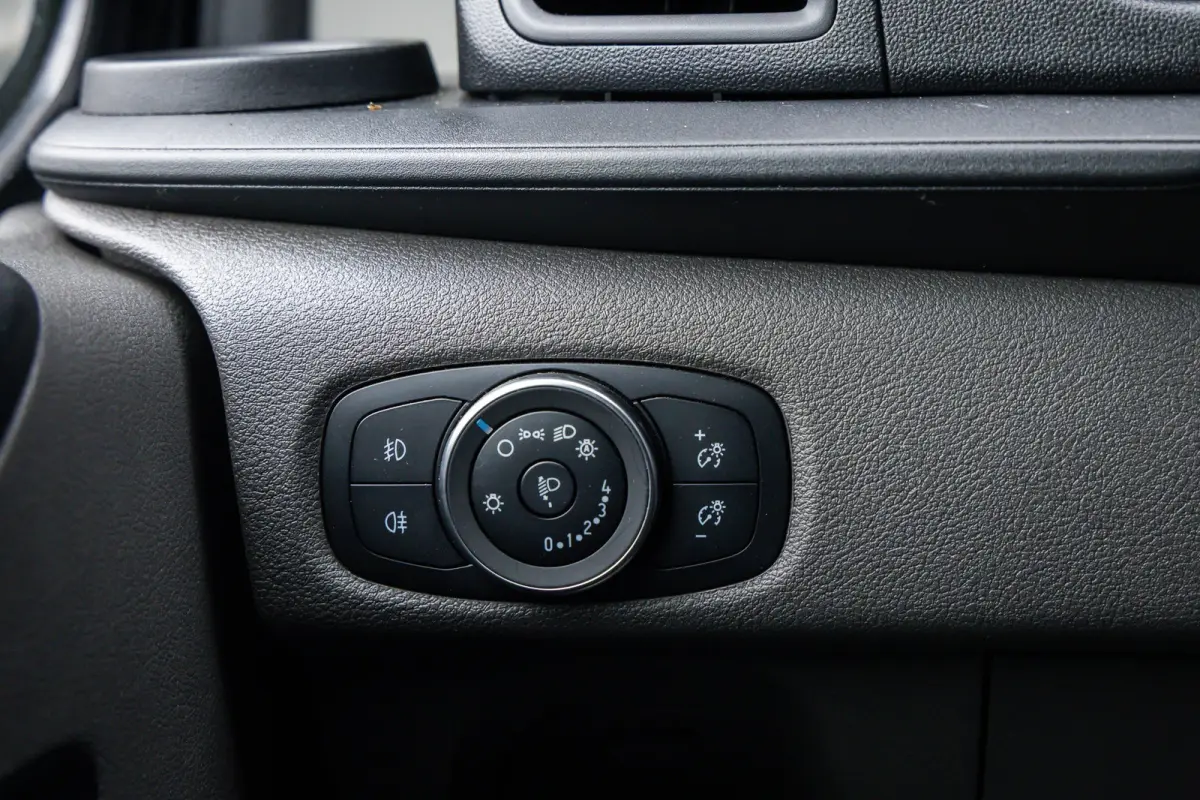 300 2.0 TDCI L2H1 Limited DC | Automaat | 6 persoons | Dealeronderhouden  | Lederen bekleding | Trekhaak