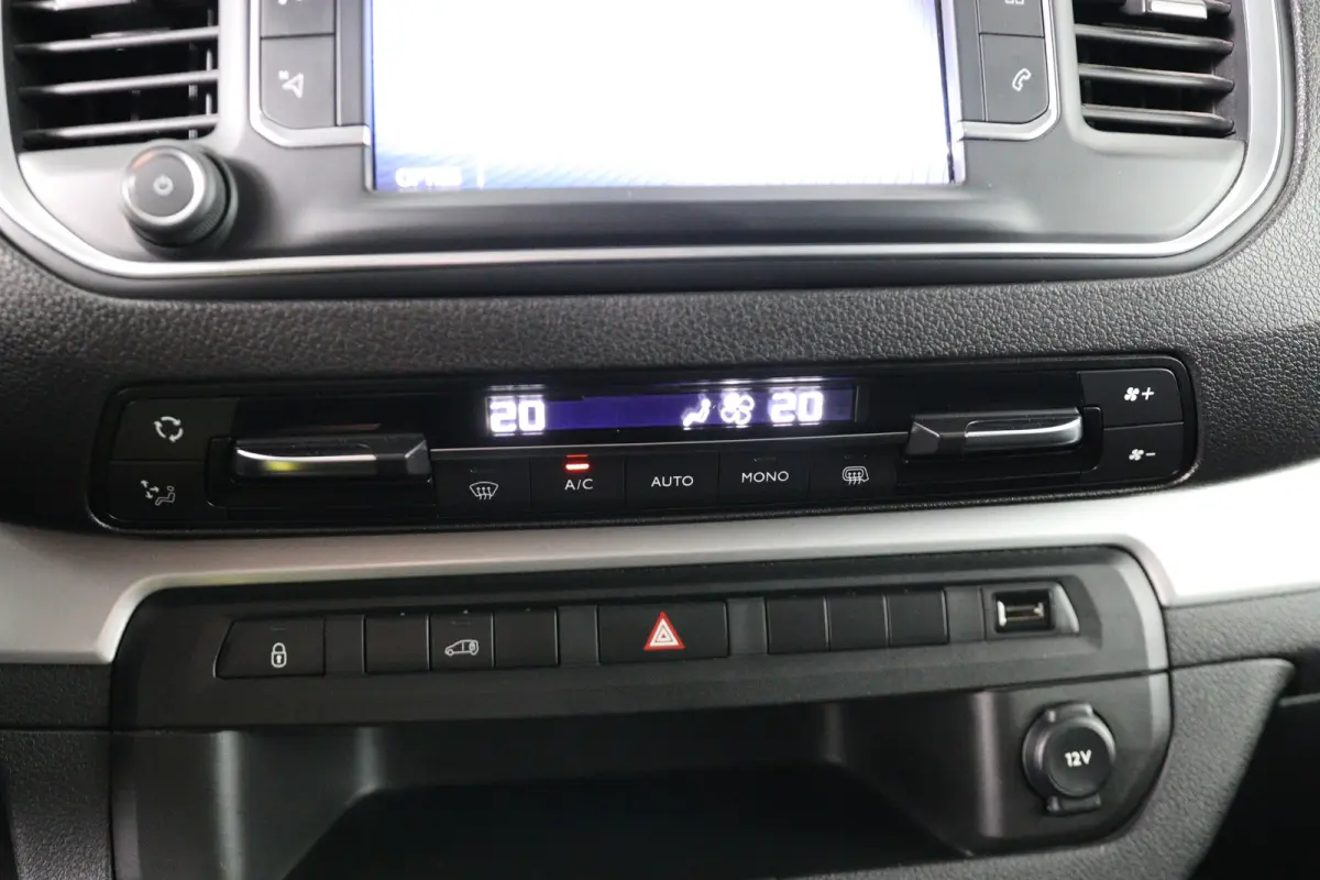2.0 D-4D 145pk Black Line | Automaat | Trekhaak | Leder | Navigatie | Climate Controle | Apple Carplay & Android Auto |