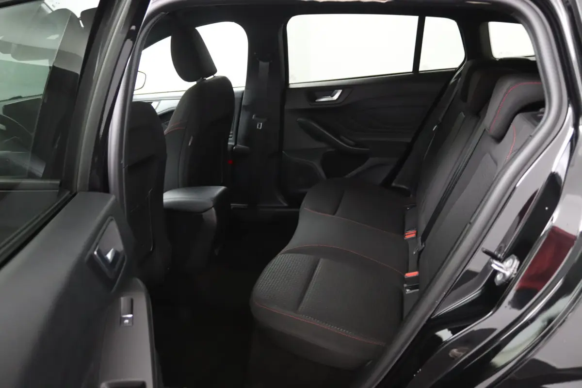 1.0 EcoBoost Hybrid ST Line | Winterpack | Camera | LED | Cruise Control | Keyless Entry/Go | DAB | CarPlay/Android Auto