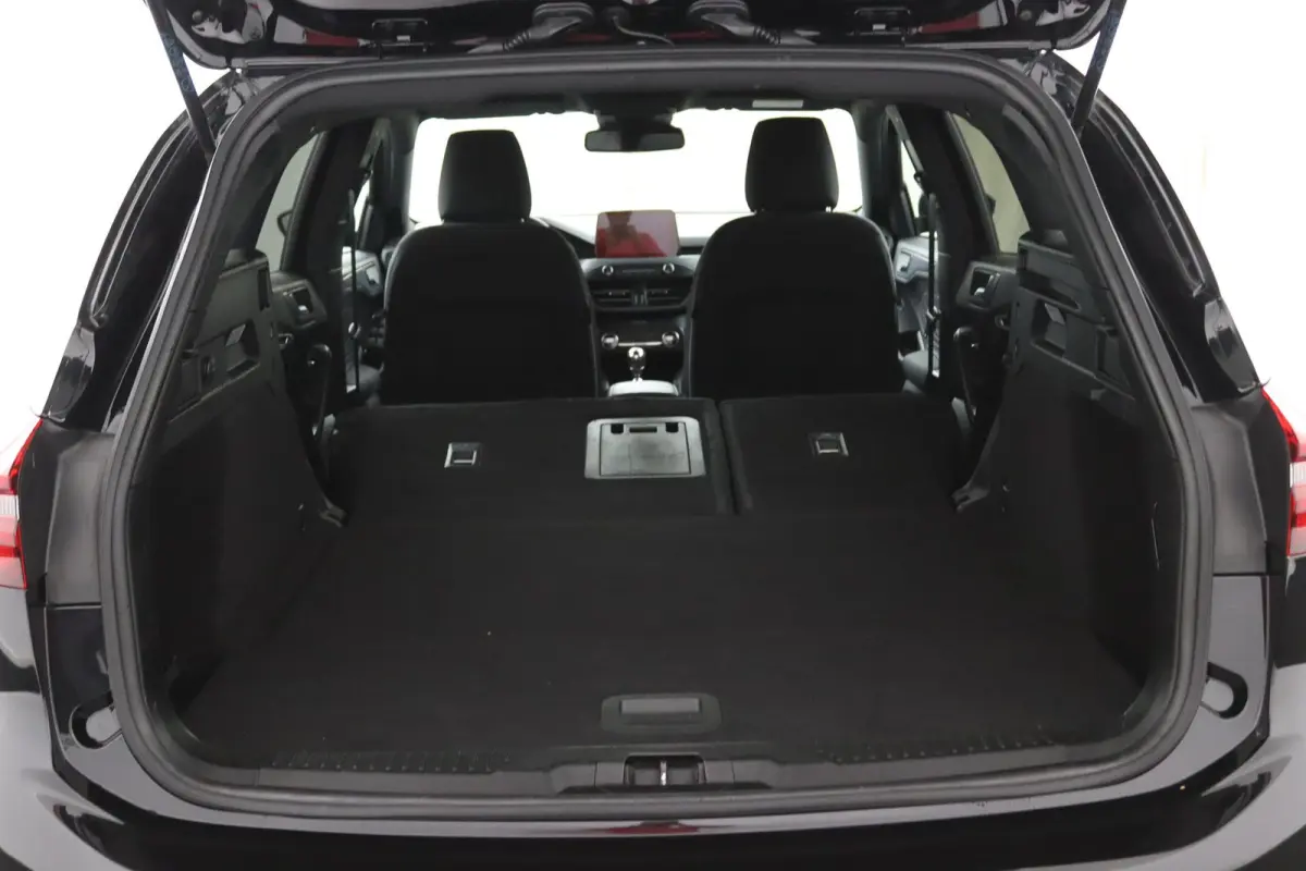 1.0 EcoBoost Hybrid ST Line | Winterpack | Camera | LED | Cruise Control | Keyless Entry/Go | DAB | CarPlay/Android Auto