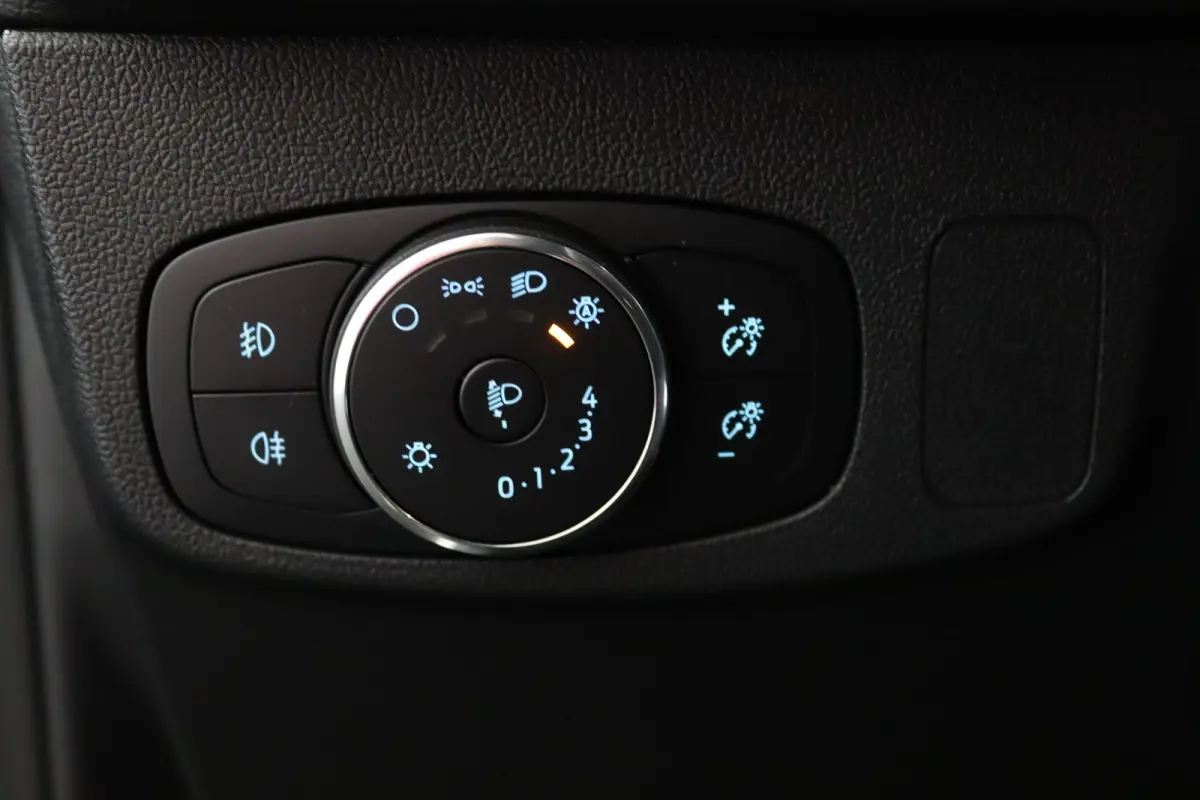 1.0 EcoBoost Hybrid ST Line | Winterpack | Camera | LED | Cruise Control | Keyless Entry/Go | DAB | CarPlay/Android Auto
