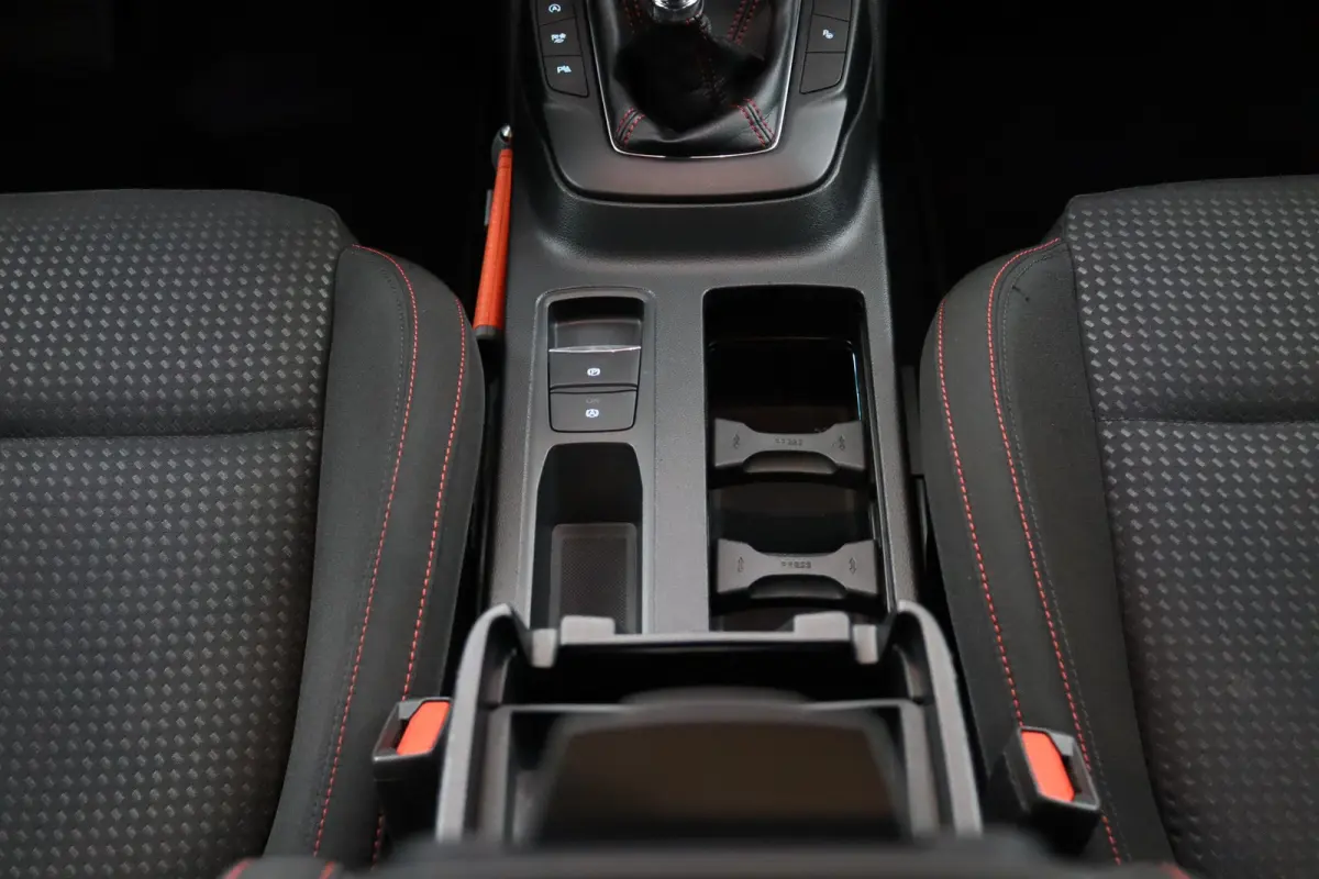 1.0 EcoBoost Hybrid ST Line | Winterpack | Camera | LED | Cruise Control | Keyless Entry/Go | DAB | CarPlay/Android Auto