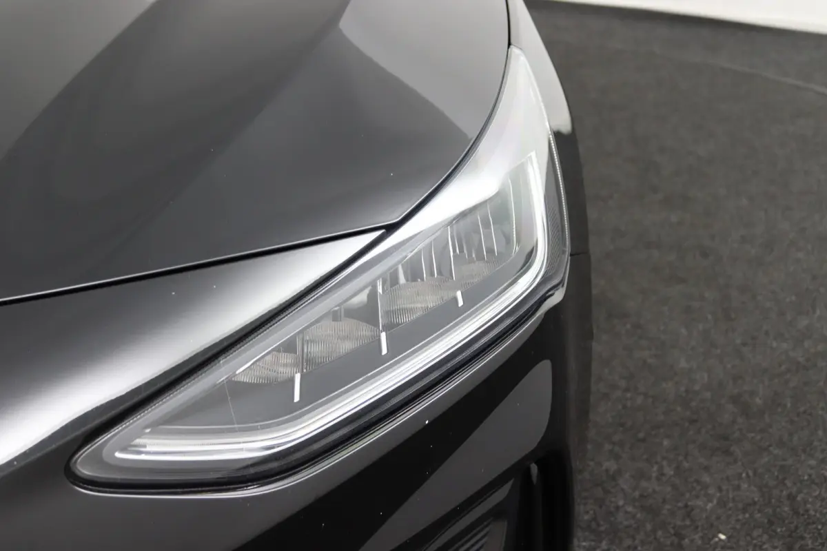 1.0 EcoBoost Hybrid ST Line | Winterpack | Camera | LED | Cruise Control | Keyless Entry/Go | DAB | CarPlay/Android Auto