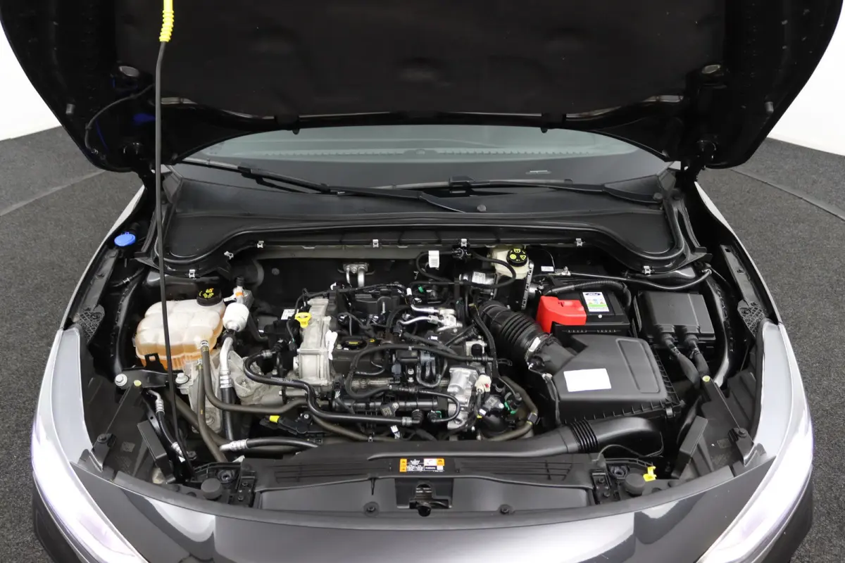 1.0 EcoBoost Hybrid ST Line | Winterpack | Camera | LED | Cruise Control | Keyless Entry/Go | DAB | CarPlay/Android Auto