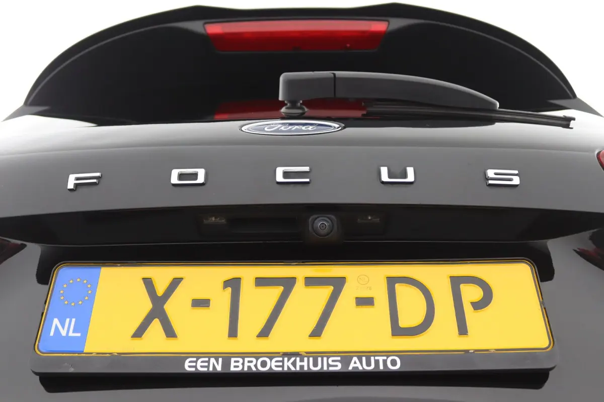 1.0 EcoBoost Hybrid ST Line | Winterpack | Camera | LED | Cruise Control | Keyless Entry/Go | DAB | CarPlay/Android Auto