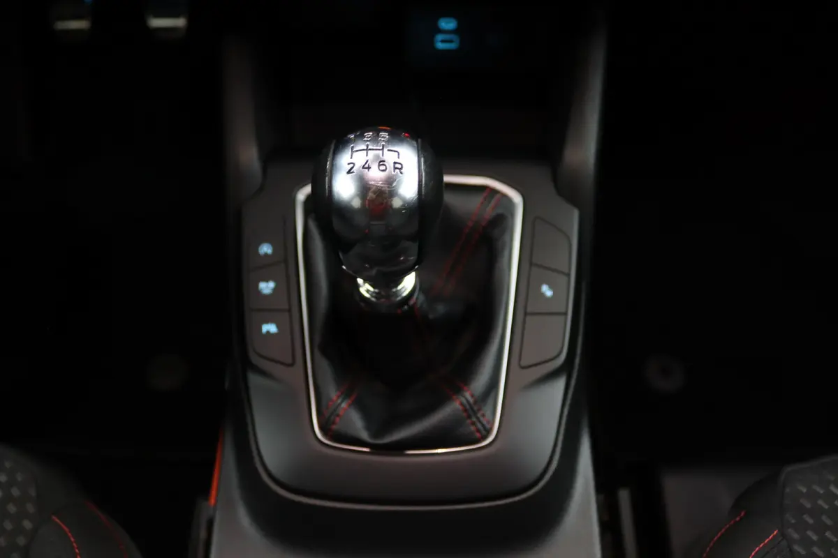1.0 EcoBoost Hybrid ST Line | Winterpack | Camera | LED | Cruise Control | Keyless Entry/Go | DAB | CarPlay/Android Auto