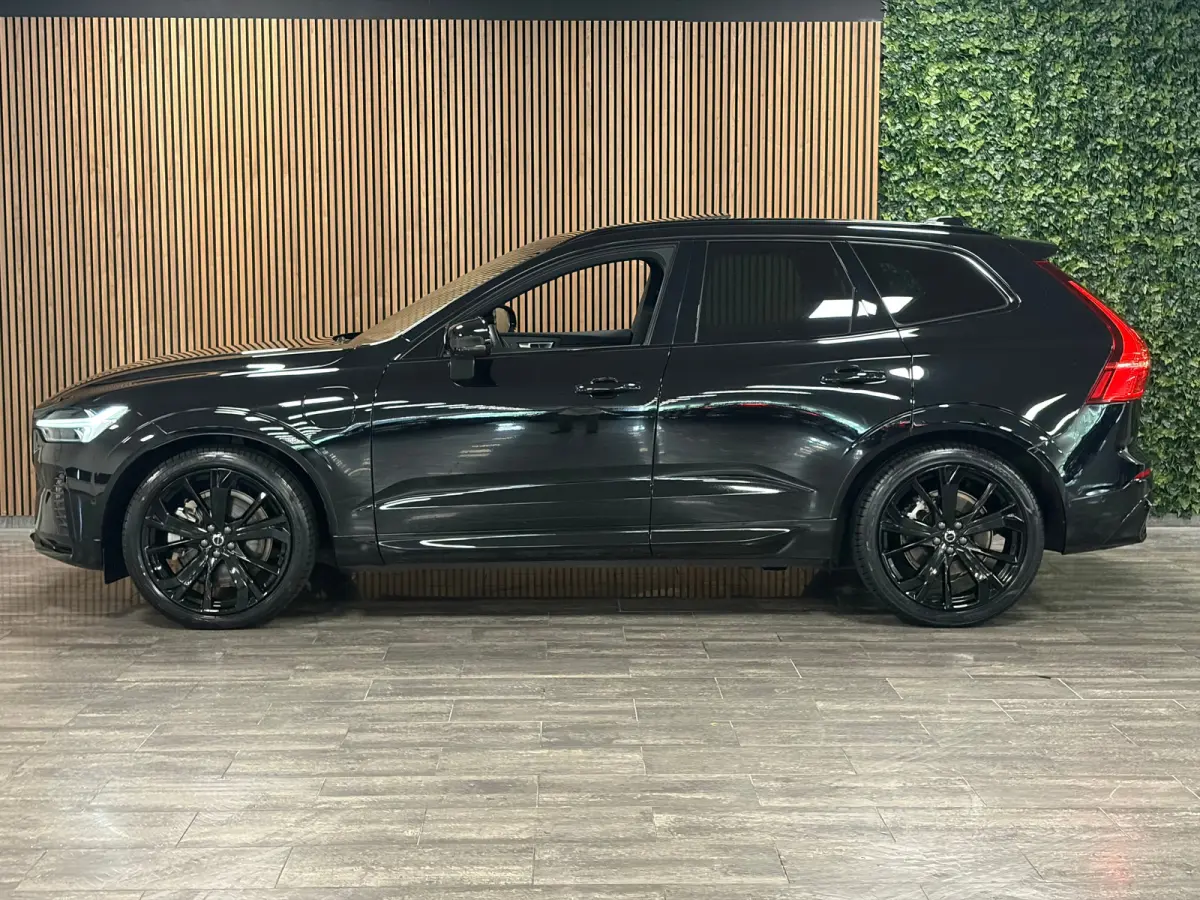 T8 AWD Recharge Ultra Black Edition | Luchtvering | Trekhaak | 360° Camera | 455pk | Head-Up Display | Adaptieve Cruise Control | Stoelverwarming voor+achter | Stuurwielverwarming | Schuifd